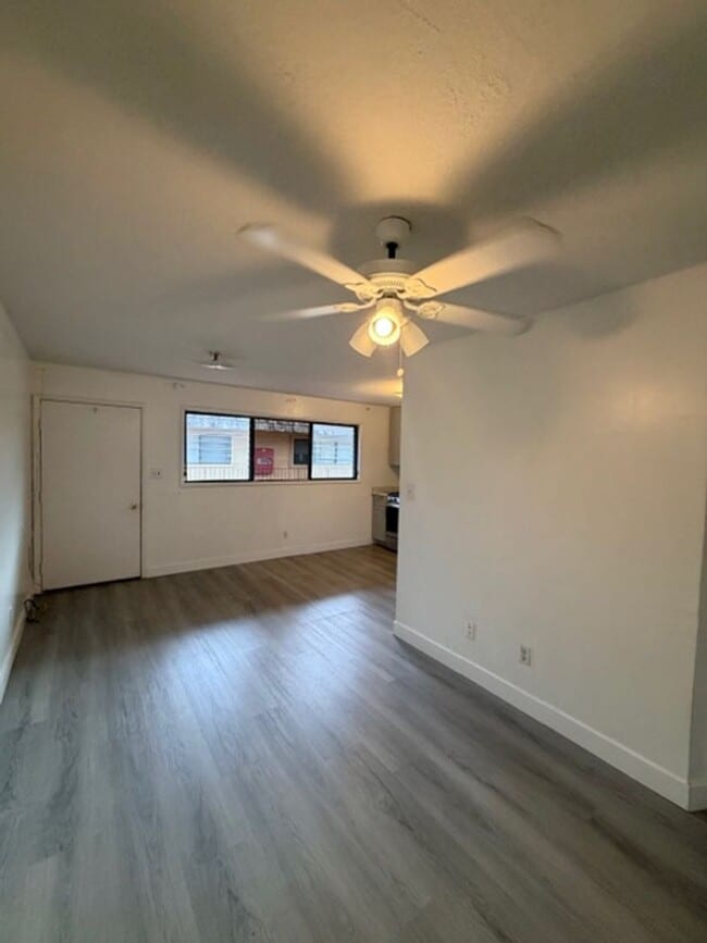 Foto del edificio - MOVE IN READY! 2 Bd, 1 Ba in Hillside Villa Condo- Salt Lake