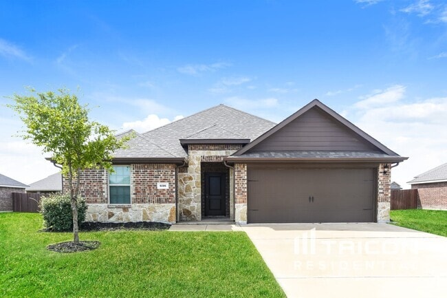 Building Photo - 636 Excelsior Dr