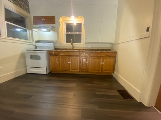 Building Photo - 211 Baycliff Dr