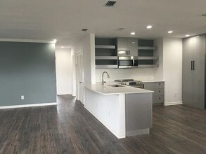 Building Photo - 6815 Edgewater Dr