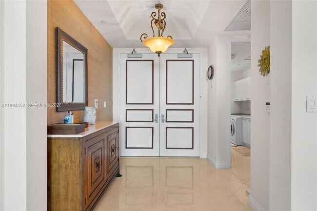 Foto del edificio - 16047 Collins Ave