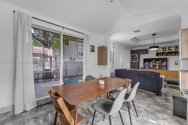 Foto del edificio - 9030 SW 162nd St