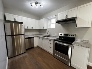 Building Photo - 142 Almac