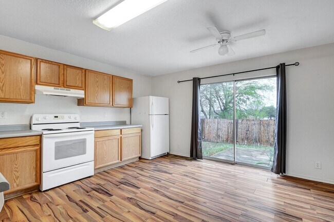 Foto del edificio - ***MOVE-IN SPECIAL: ONE WEEK FREE***Privat...