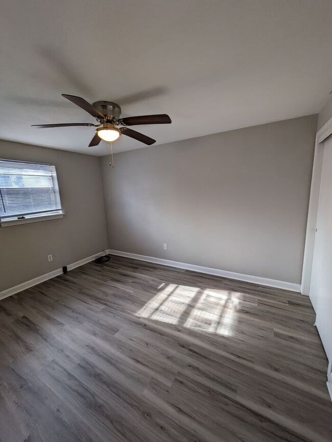 Building Photo - 2BD/1 BA Unit on Frye Ave