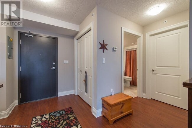 Building Photo - 776 Laurelwood Dr
