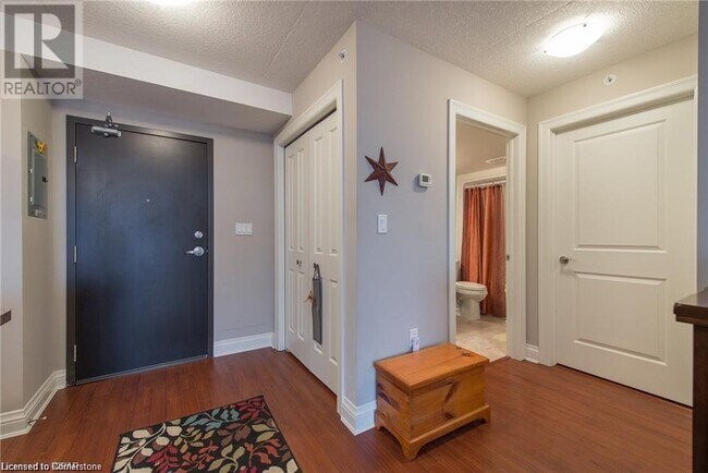 Photo du bâtiment - 776 Laurelwood Dr