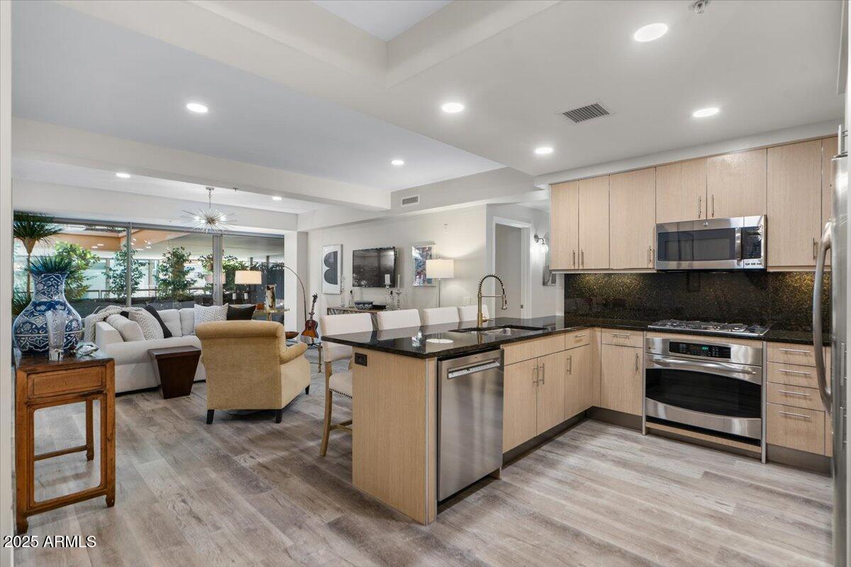 Foto principal - 7117 E Rancho Vista Dr