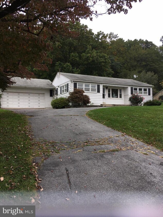 Primary Photo - 1180 Gravel Pike