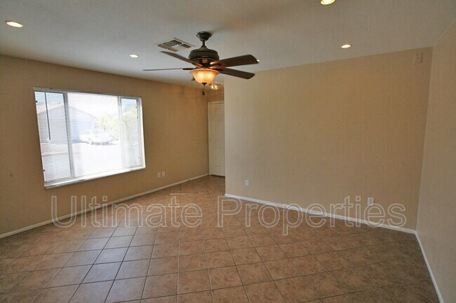Foto del edificio - 4705 N 84th Dr