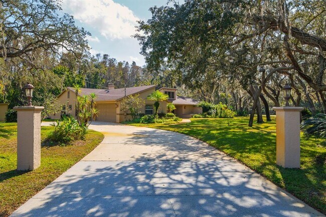 Foto del edificio - 10206 Lakeview Dr
