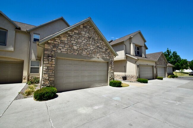 Building Photo - Great 4 Bedroom 3 Bath Home in South Jordan in Amazing HOA Community!
