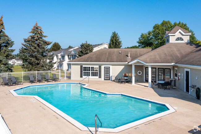 Swimming Pool - Willow Ridge Apartments