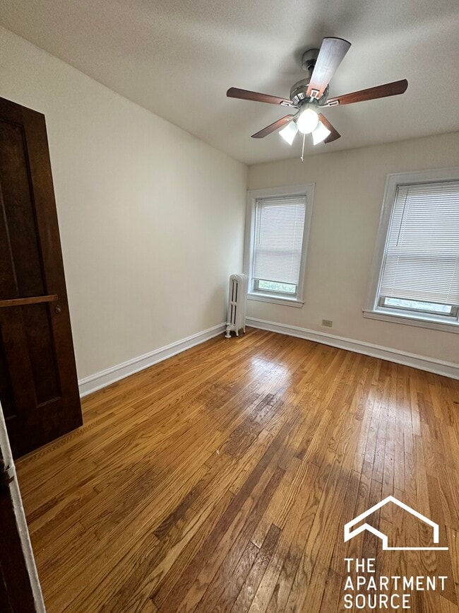 Building Photo - 5503 W Belmont Ave