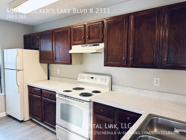 Foto del edificio - 4049 Crockers Lake Blvd