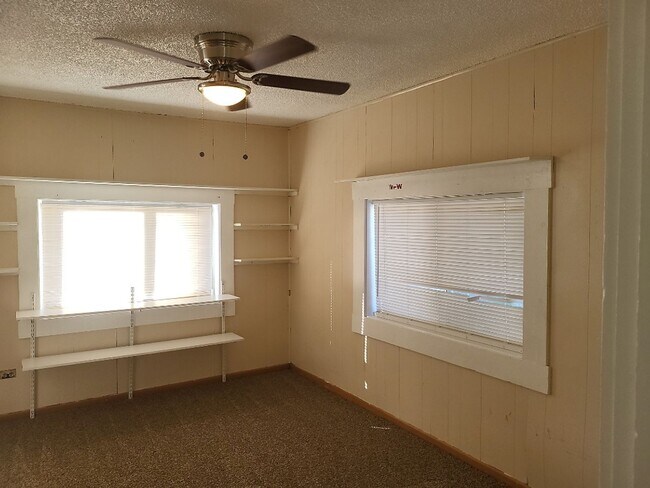 Foto del edificio - 4381/2 14th St - 2BR house behind Victorian Square in Sparks