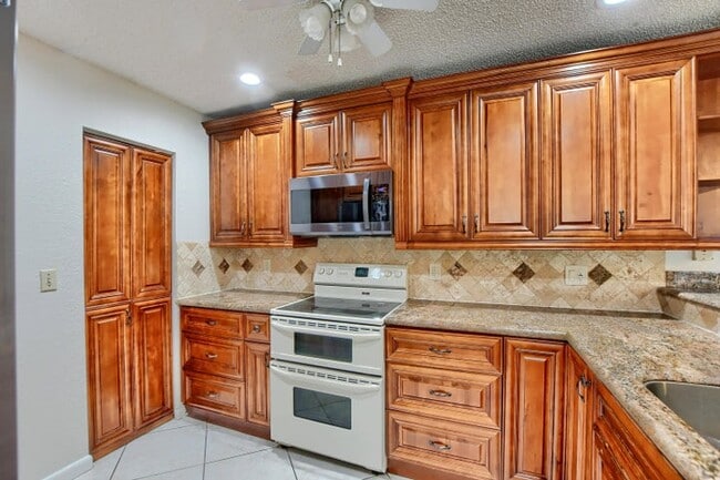 Building Photo - 22552 Middletown Dr