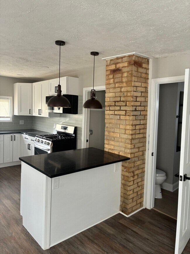 Foto del edificio - 2721 Woodbridge Ave