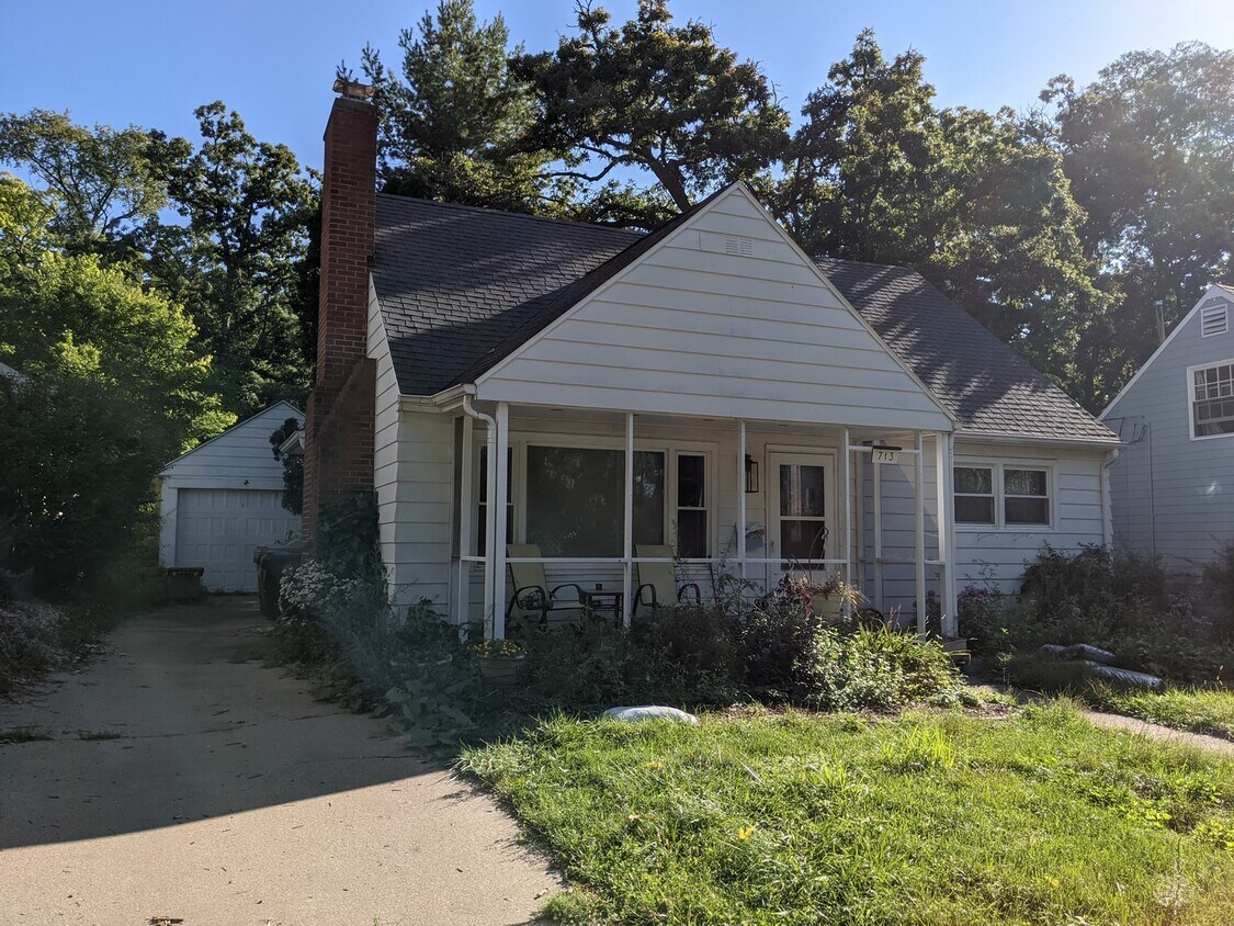 Primary Photo - 713 Glenway St