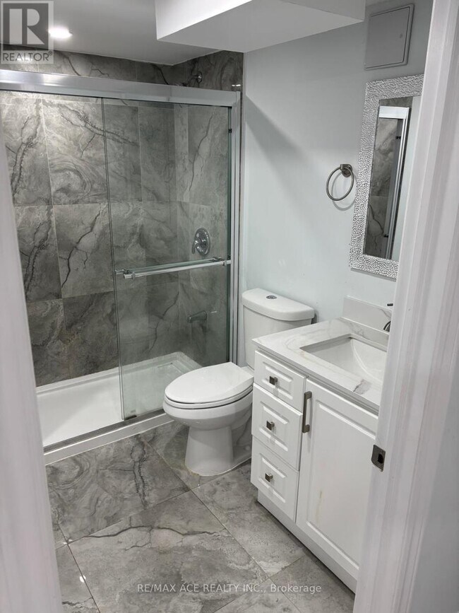 Photo du bâtiment - 406 Comiskey Crescent