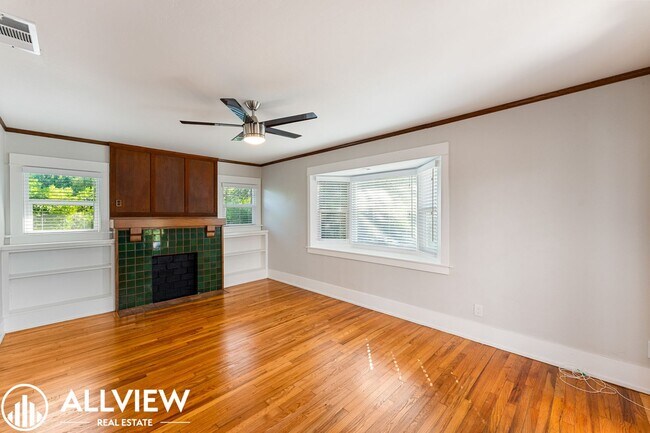 Building Photo - Charming Eastside Costa Mesa Home with Private Yards & Covered Patio Near Newport Beach