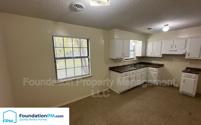 Foto del edificio - 4314 Castle Heights Dr