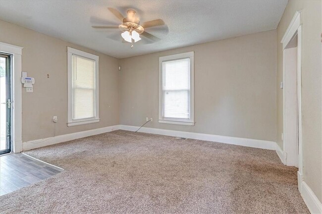 Living Room - 820 S Cottage St