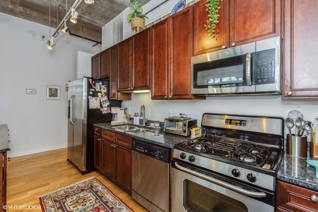 Foto del edificio - 833 W 15th Pl