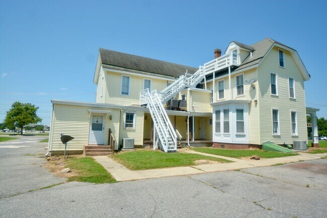 Foto del edificio - 100 Silver Lake Rd