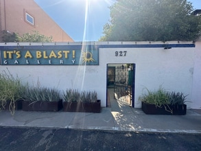 Building Photo - 927 N Swan Rd