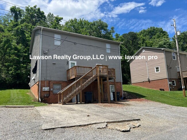 Building Photo - Yellow Mountain 3472-74