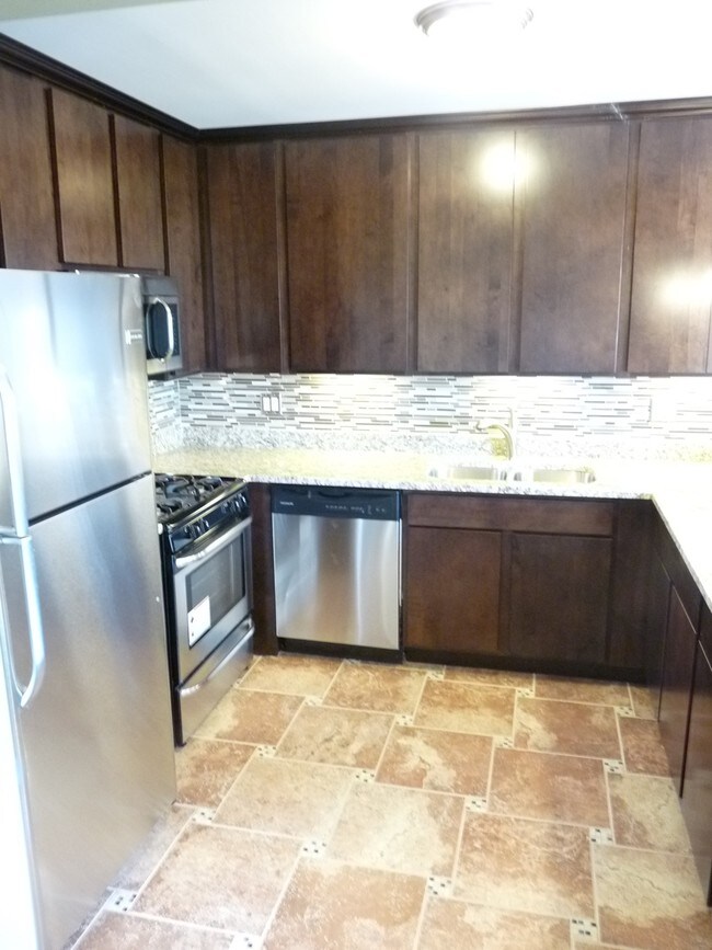 Interior Photo - 2740 W Pratt Blvd