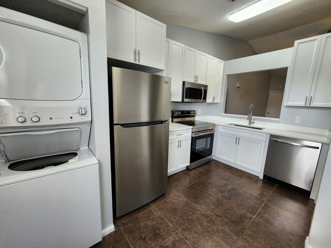 Foto principal - 2551 NW 56th Ave