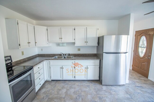 Building Photo - 3 BR HOME ON SOUTHSIDE