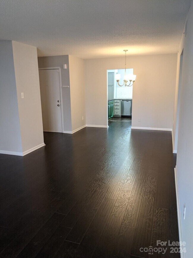 Building Photo - 2800 Heathstead Place