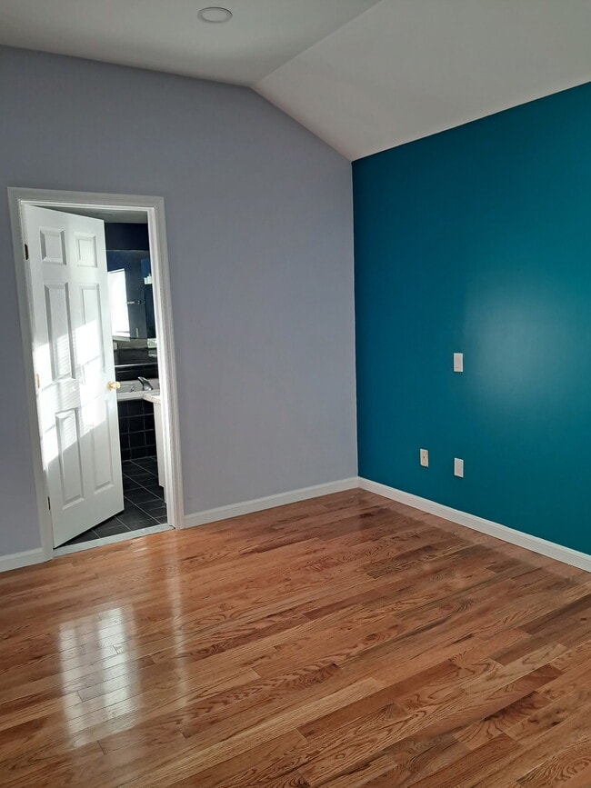 Building Photo - 17 Gaetano Ln