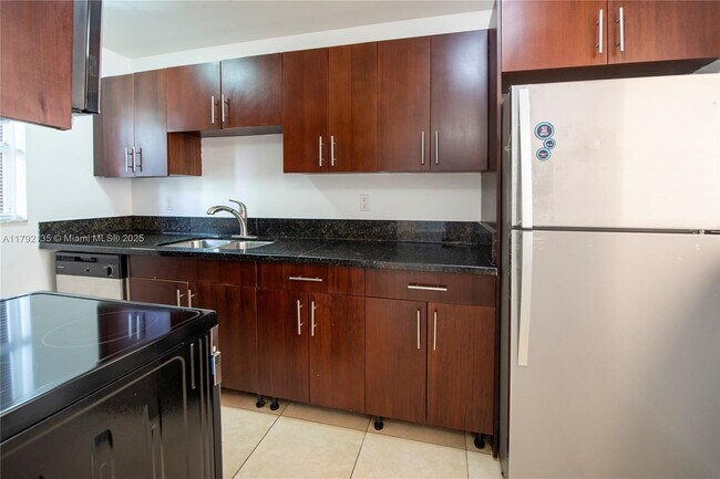 Foto del edificio - 4147 Stirling Rd