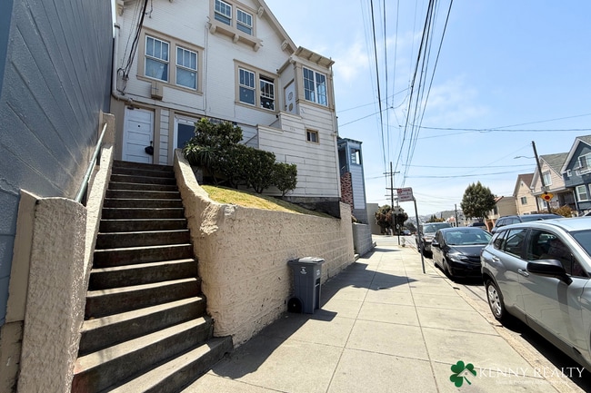Building Photo - 456 Silver Ave