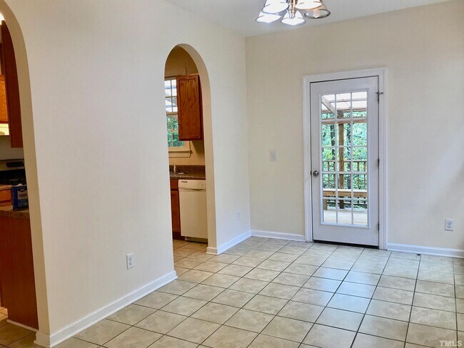 Foto del edificio - 380 Riverstone Dr