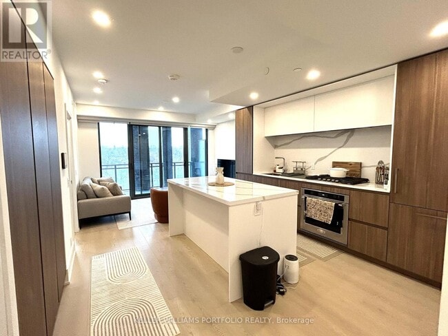 Building Photo - 1 Hillsdale Ave W