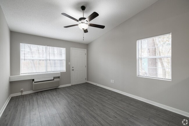 Interior Photo - Wild Horn Plantation