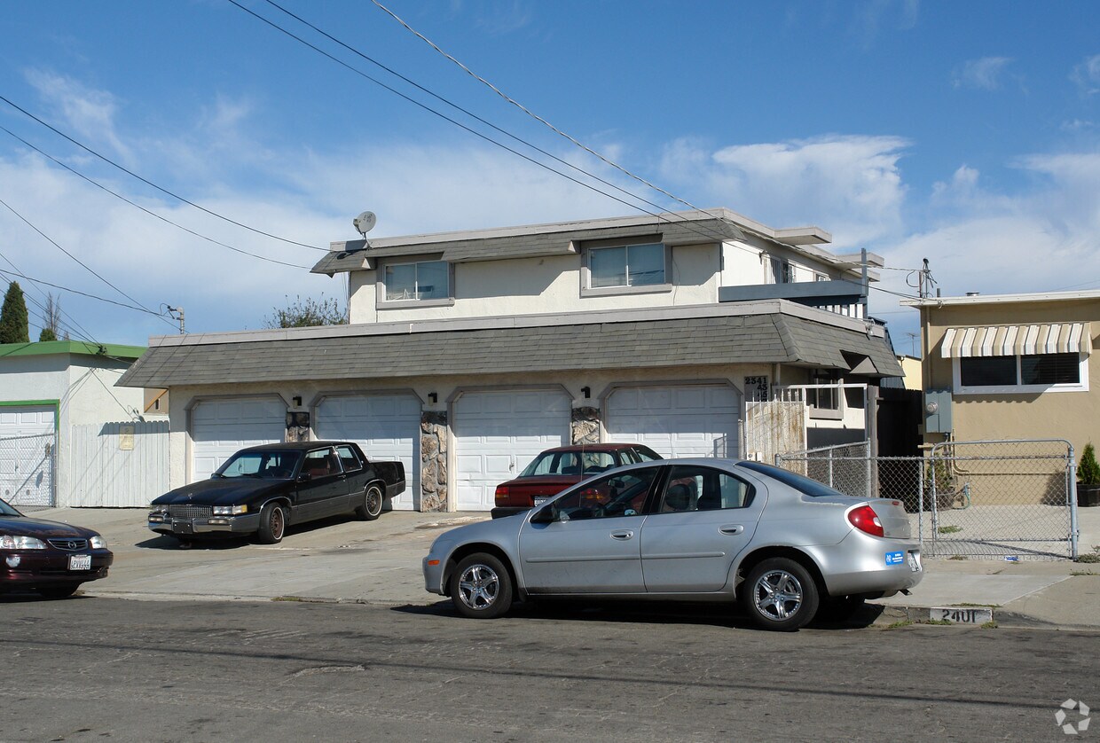 Building Photo - 2341 Maine Ave