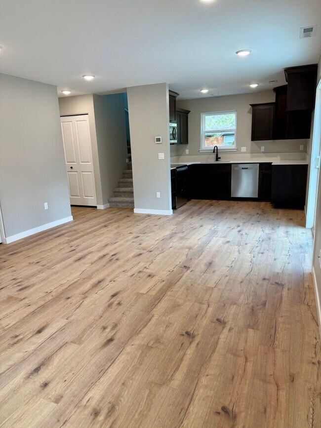 Building Photo - BRAND NEW 2-bd/2-bath in the serene community of Tollgate! - Sisters, OR