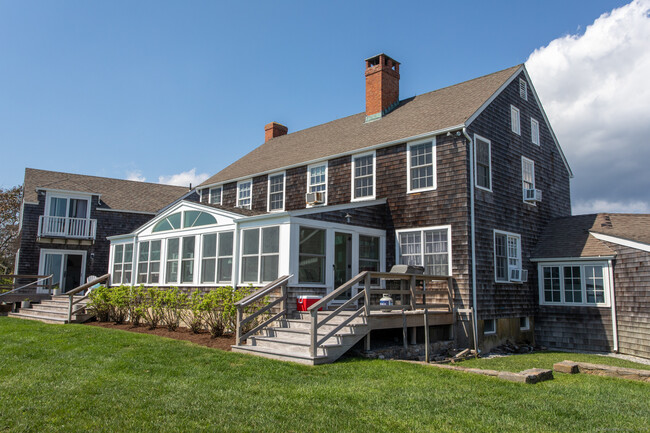 Building Photo - 10 Old Fenwick Rd