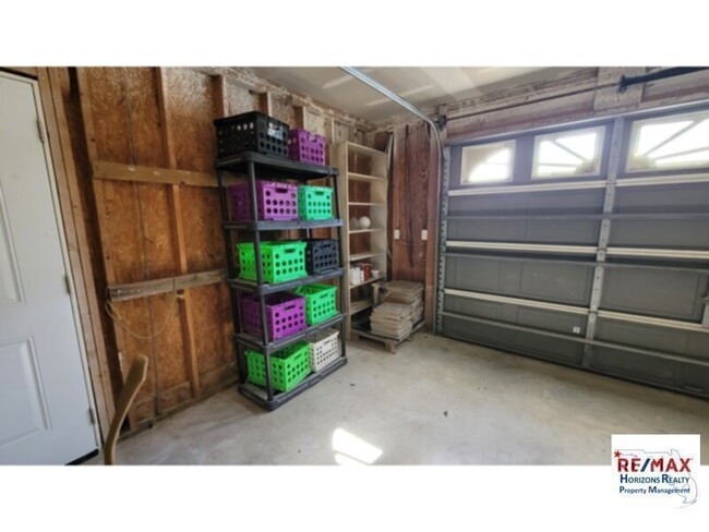 Building Photo - Nice 3/2 with 1 Acre!