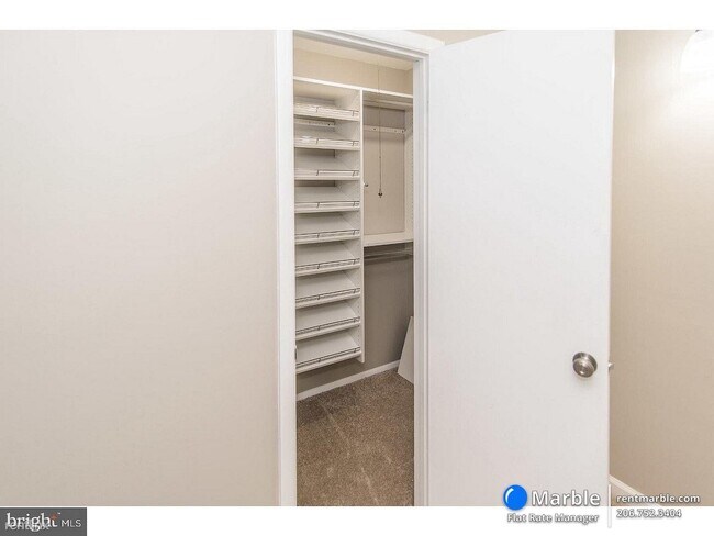 Foto del edificio - 3 br, 1.5 bath House - 28 Oakwood Pl