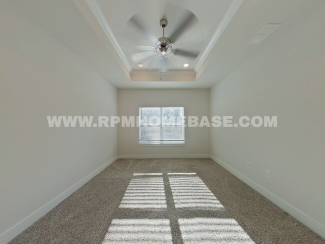 Foto del edificio - Modern 4-Bedroom Home with Energy-Efficient Features in Kaheeley Ridge!