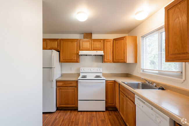 2BD, 1BA - 899-1.065SF - PARK HILL/GREENTREE APARTMENTS