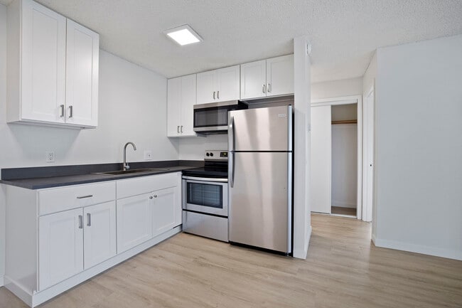 Building Photo - Pointe 38