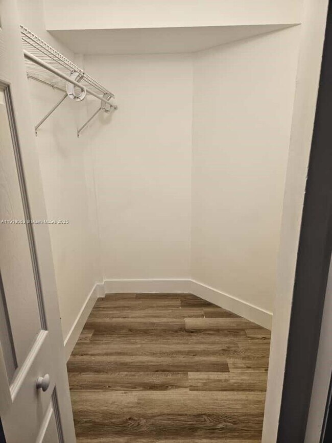 Foto del edificio - 10725 Cleary Blvd